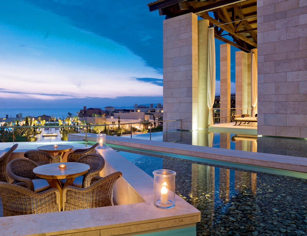 Costa Navarino στη Μεσσηνία – πολυτελής προορισμός που εξυπηρετείται από τις ιδιωτικές μεταφορές της Transfer4All από Αθήνα ή Πειραιά