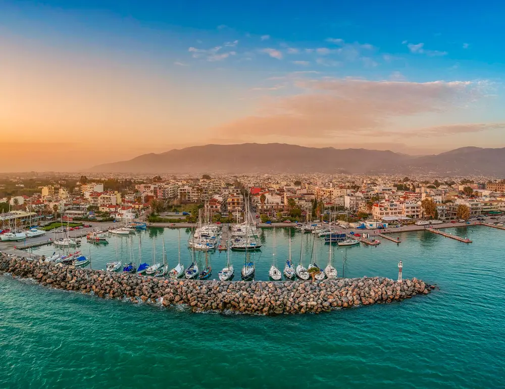 Ιδιωτική μεταφορά με ταξί ή Mini Van 6-8 άτομα προς την Καλαμάτα με την Transfer4all από Αθήνα και Πελοπόννησο