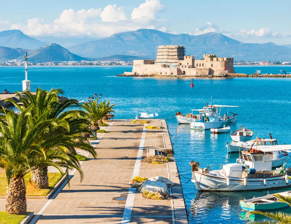 Ιδιωτική μεταφορά με ταξί ή Mini Van 6-8 άτομα προς το Ναύπλιο με την Transfer4all από Αθήνα και Πελοπόννησο